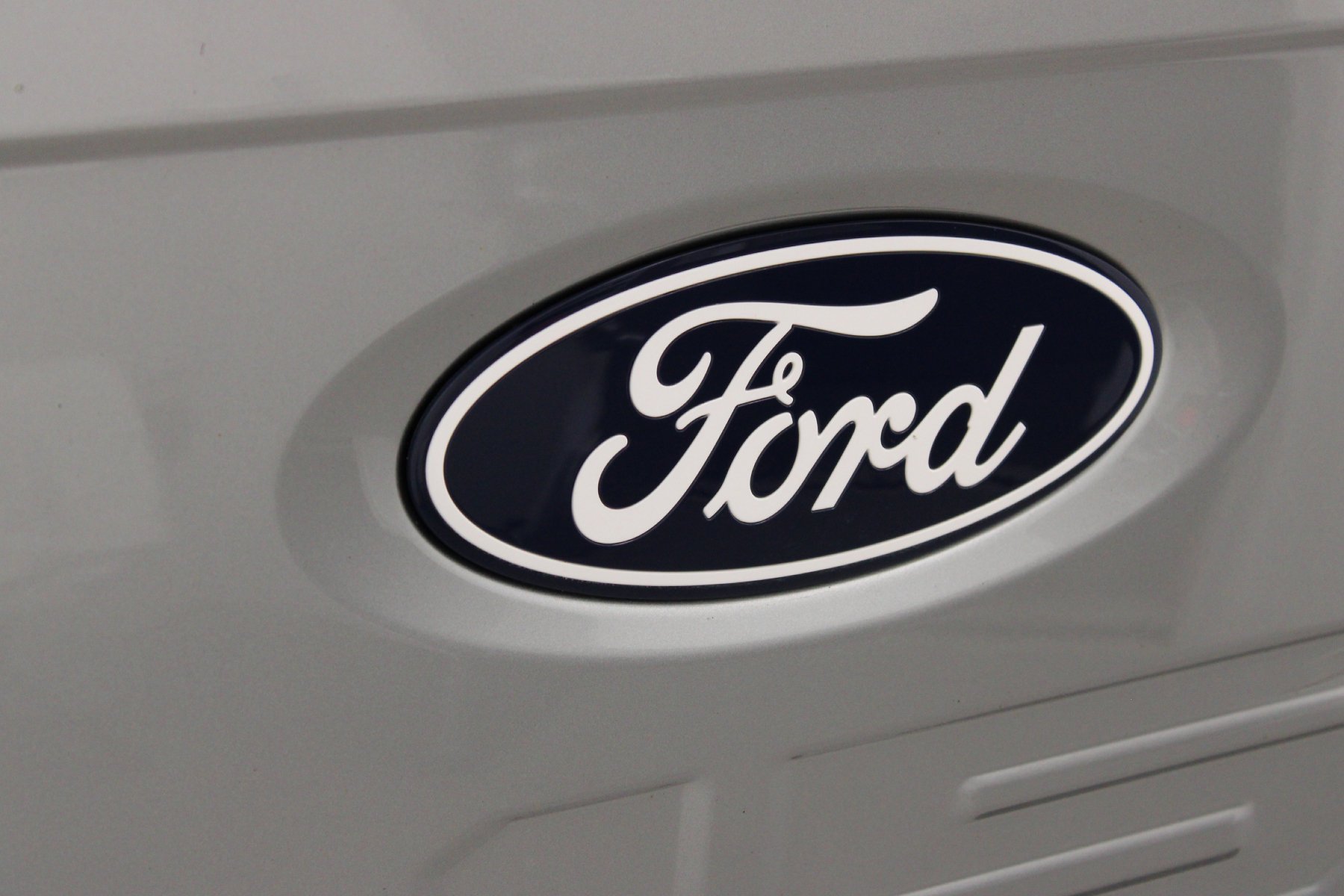 Used 2025 ICONIC SILVER METALLIC Ford XLT 4WD SuperCrew 5.5
