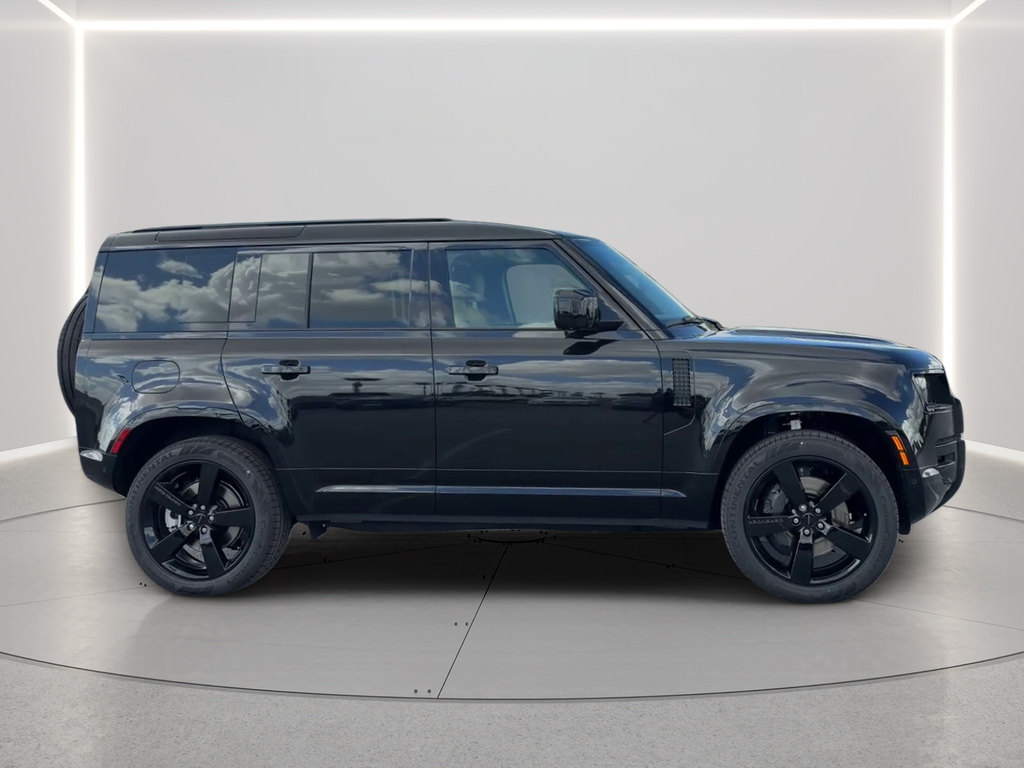New 2026 Santorini Black Land Rover X-Dynamic SE image 4