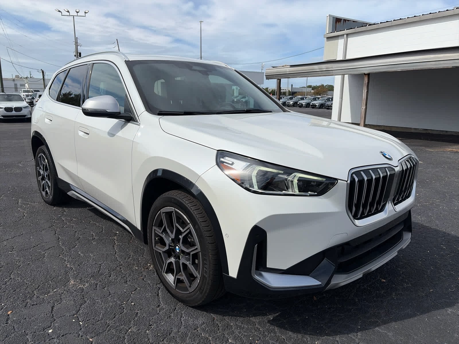 Used 2023 Mineral White Metallic BMW xDrive28i image 2