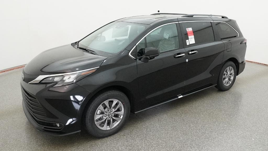 2026 Toyota Sienna XLE 7-Passenger Hybrid FWD's photo