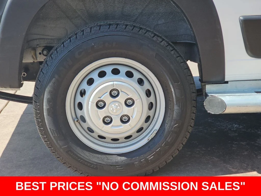 Used 2025 White Ram Base image 37