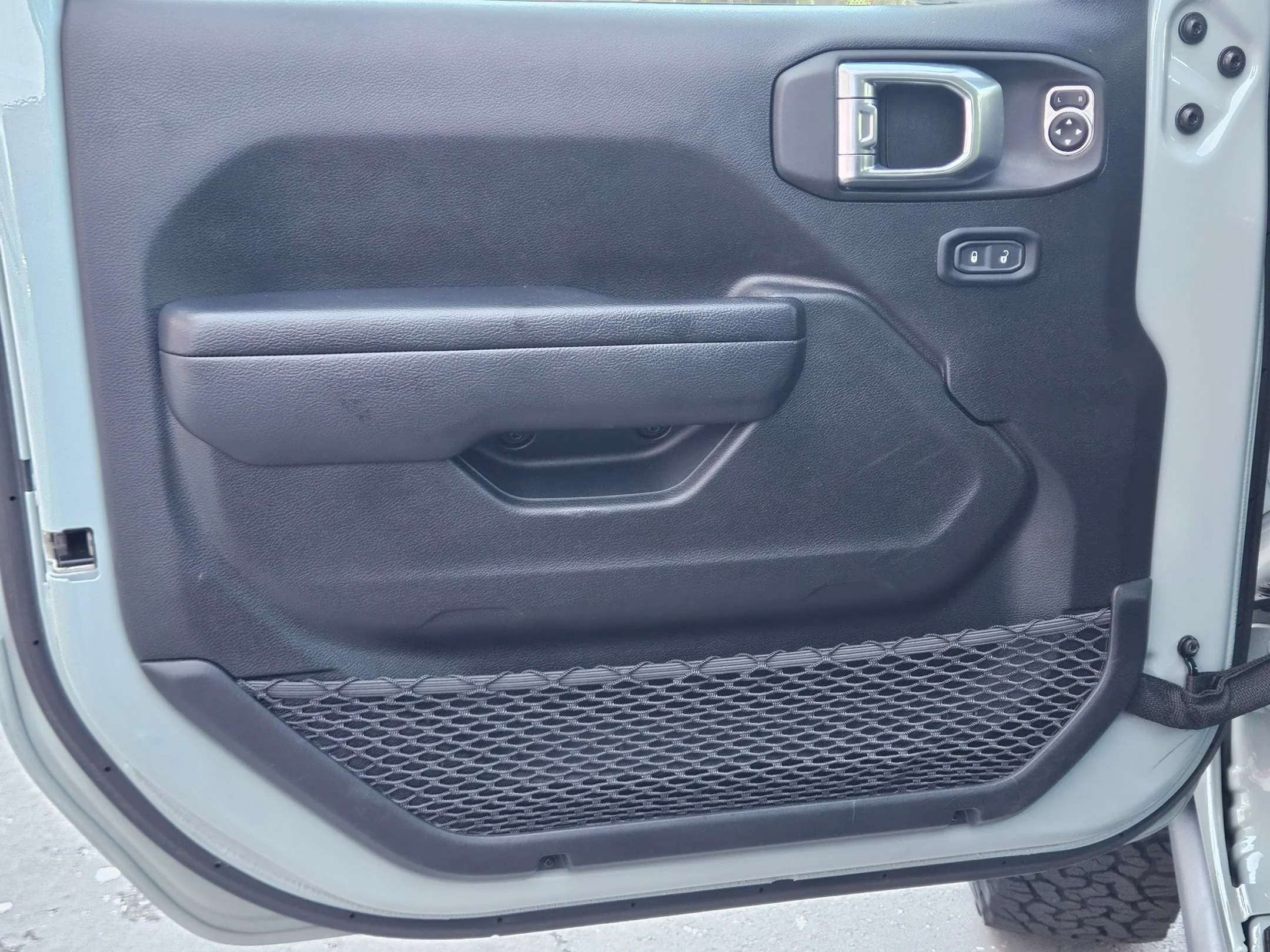 Used 2023 Earl Clearcoat Jeep Rubicon image 18
