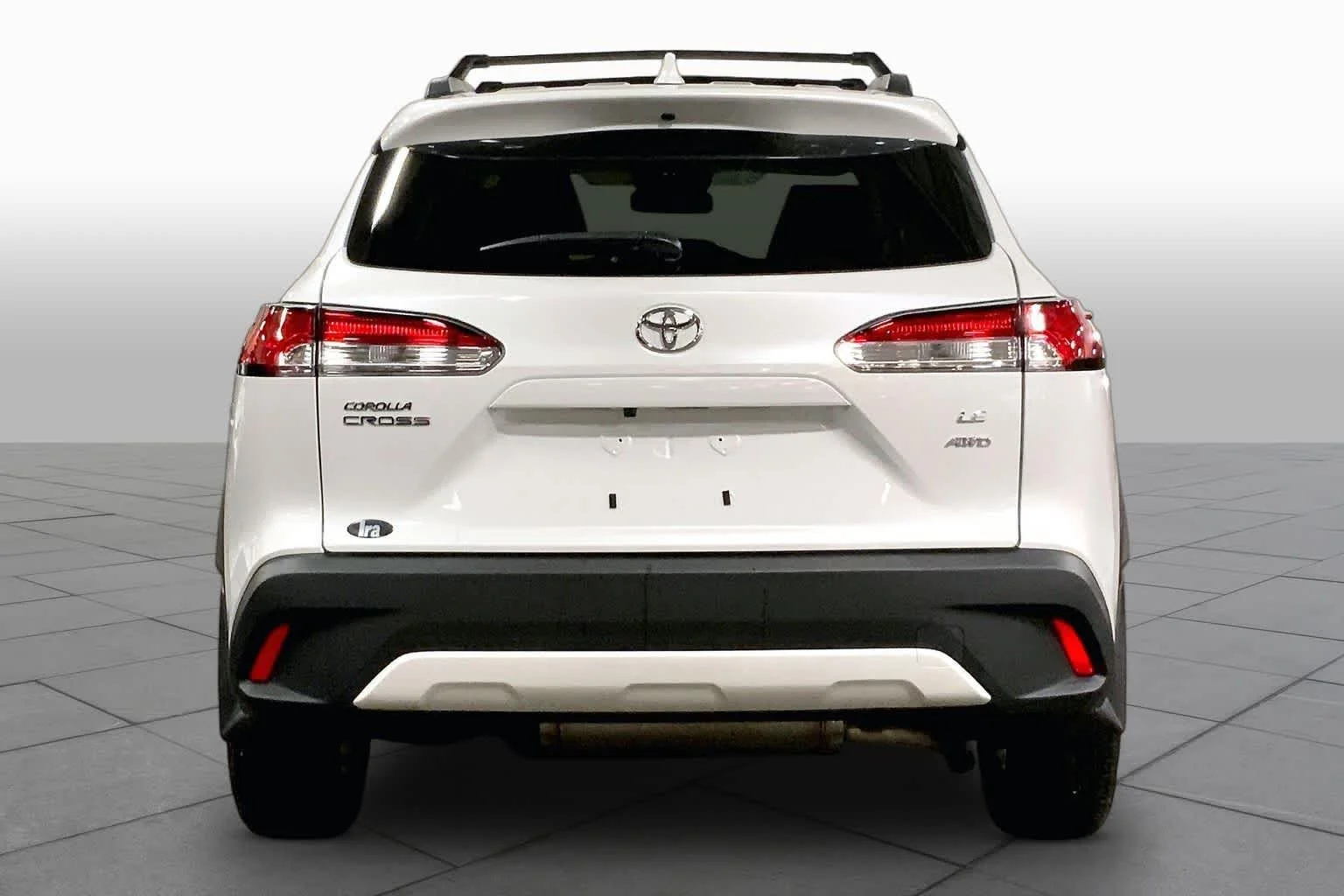 Used 2024 Wind Chill Pearl Toyota LE image 5
