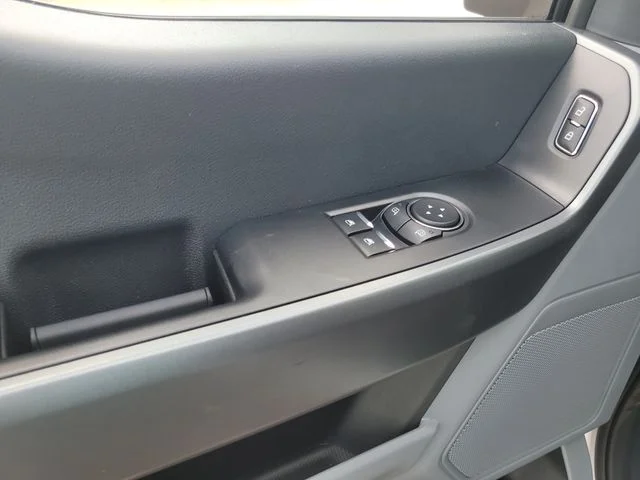 New 2026 Oxford White Ford XLT image 14