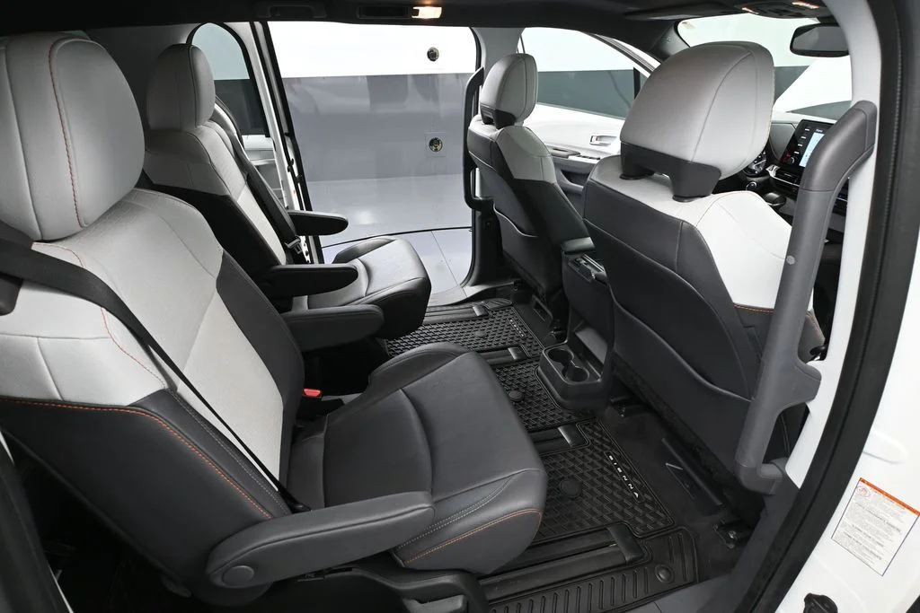 2024 Toyota Sienna XSE - Photo 44