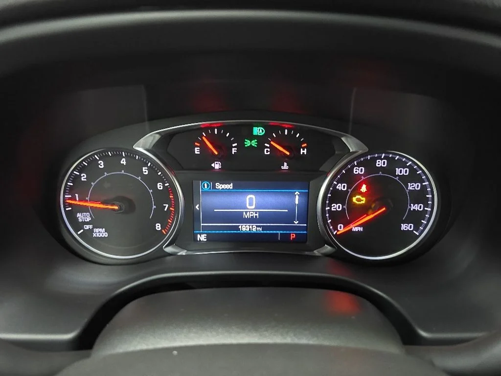 Used 2023 White GMC SLE image 22