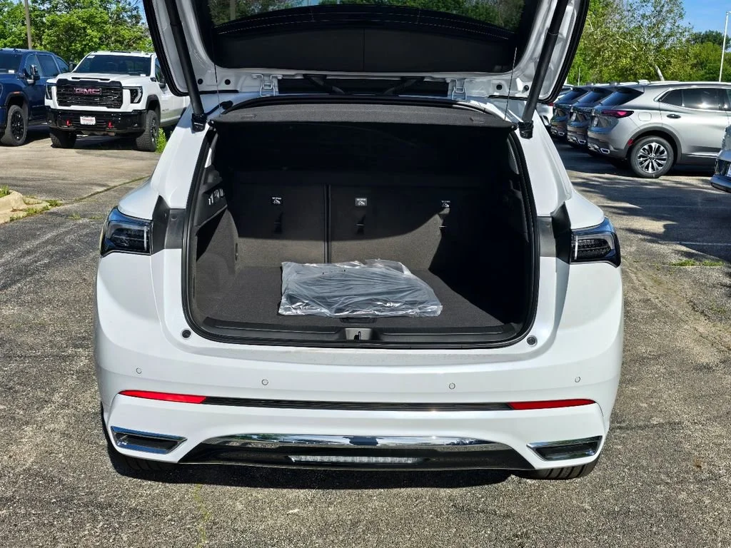 New 2026 Iridescent White Tricoat Buick Avenir image 30