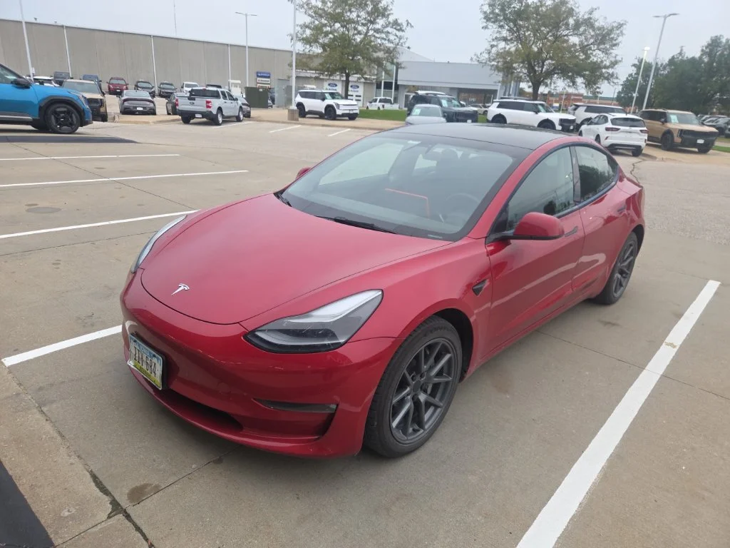 Used 2022 Red Tesla Long Range image 2