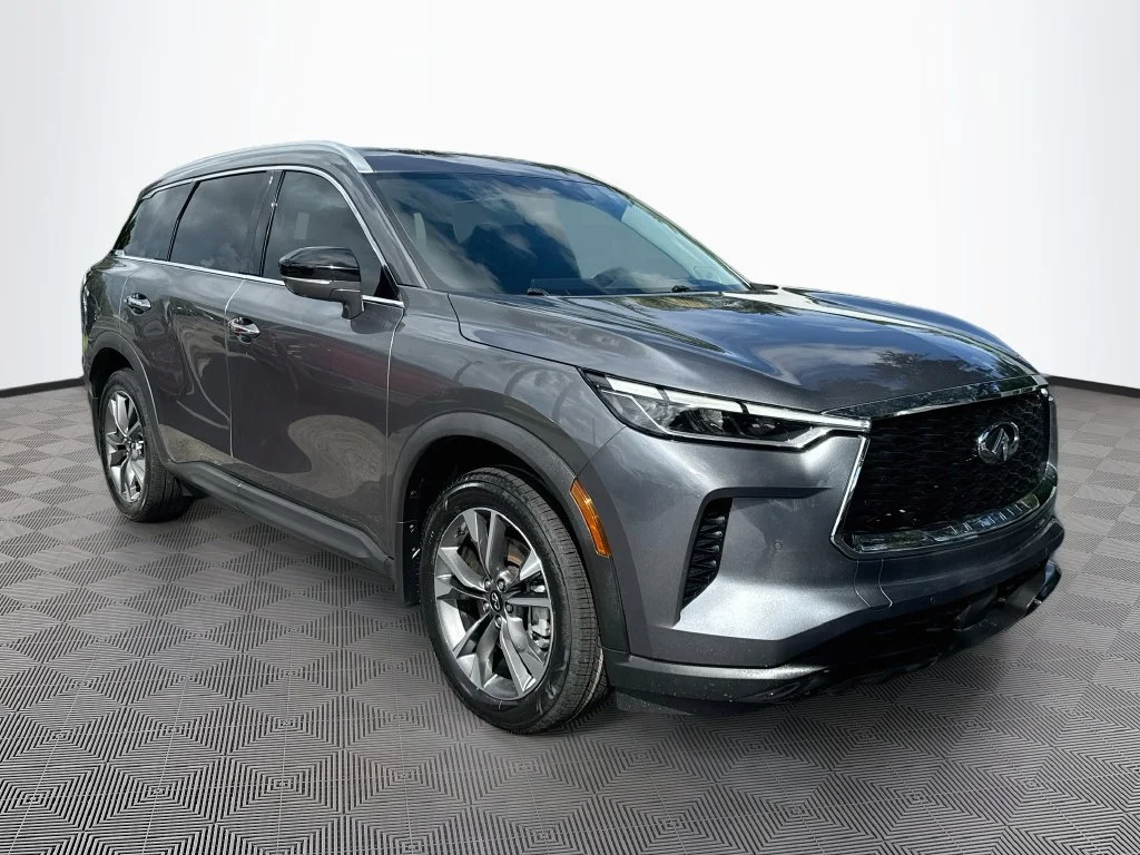 Certified Used 2023 Gray INFINITI LUXE image 4