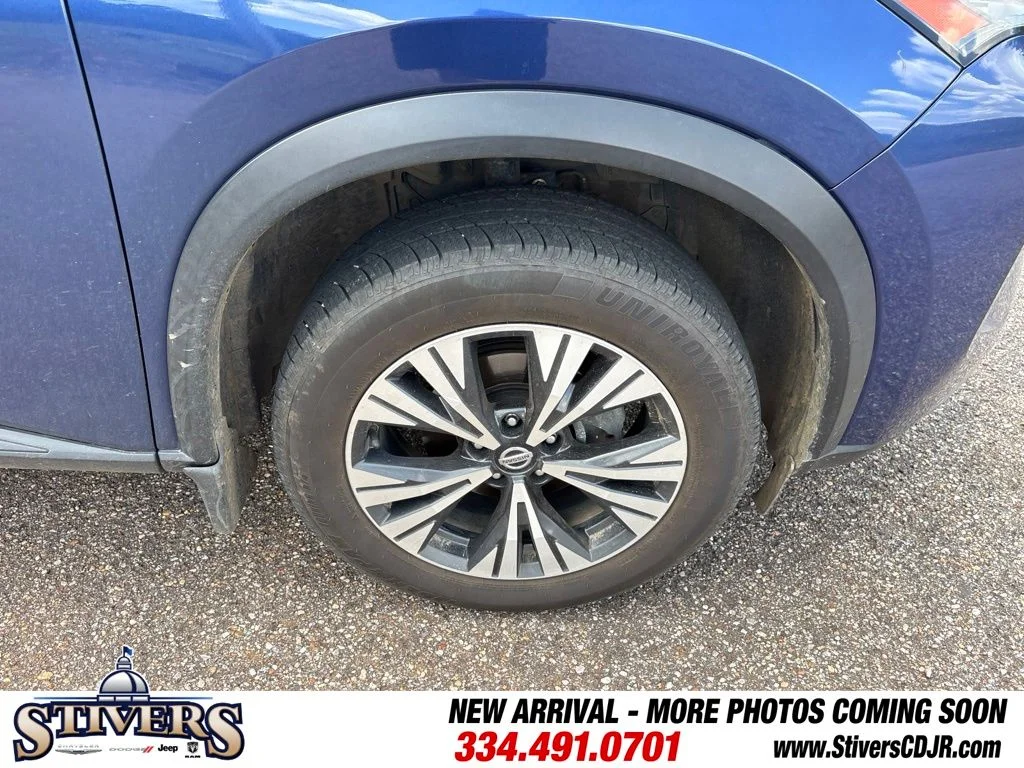 Used 2021 Blue Nissan SV image 8