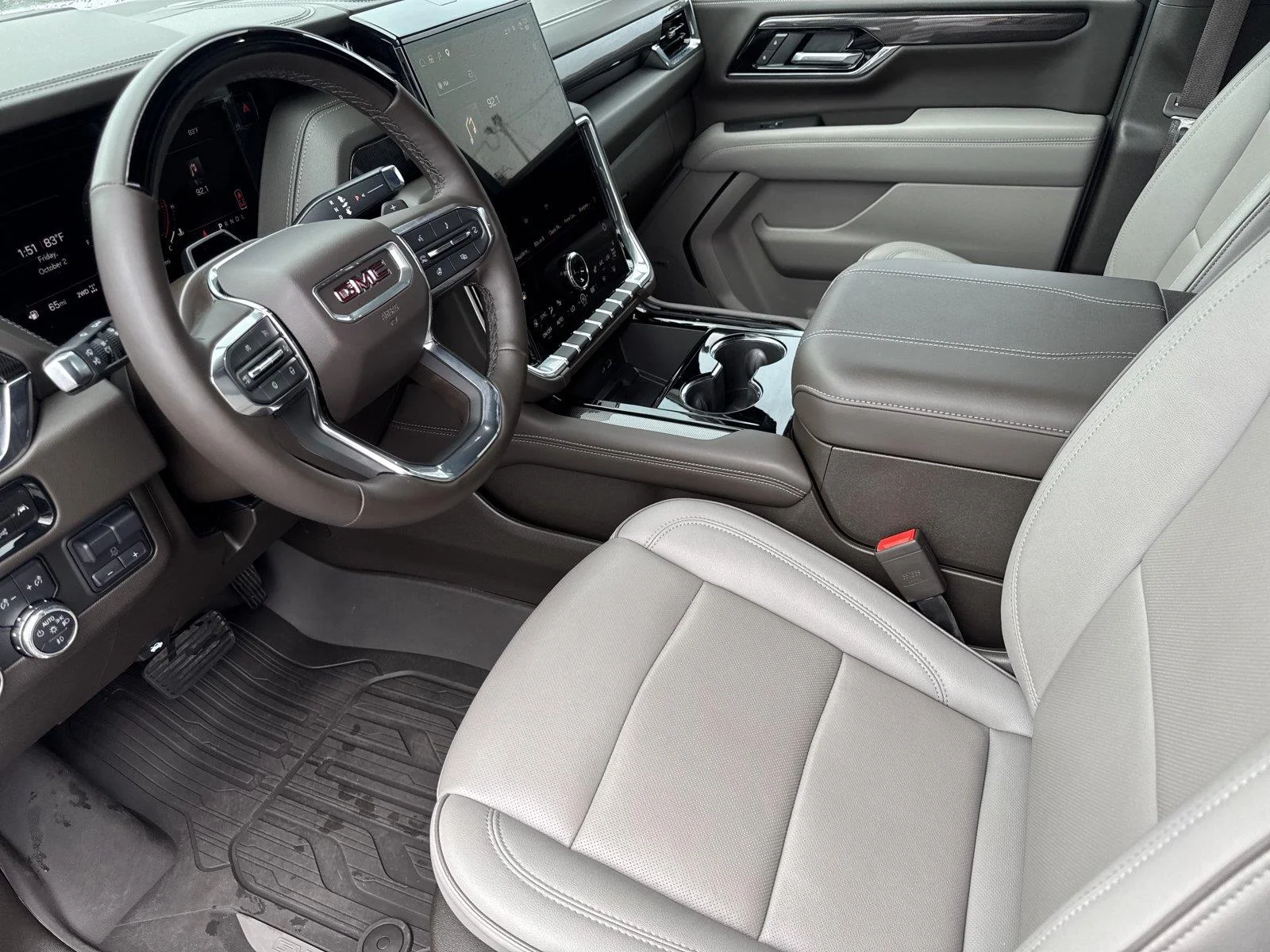 Used 2025 Summit White GMC Elevation image 10