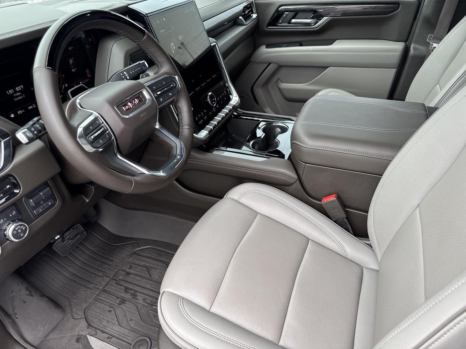 Used 2025 Summit White GMC Elevation image 10