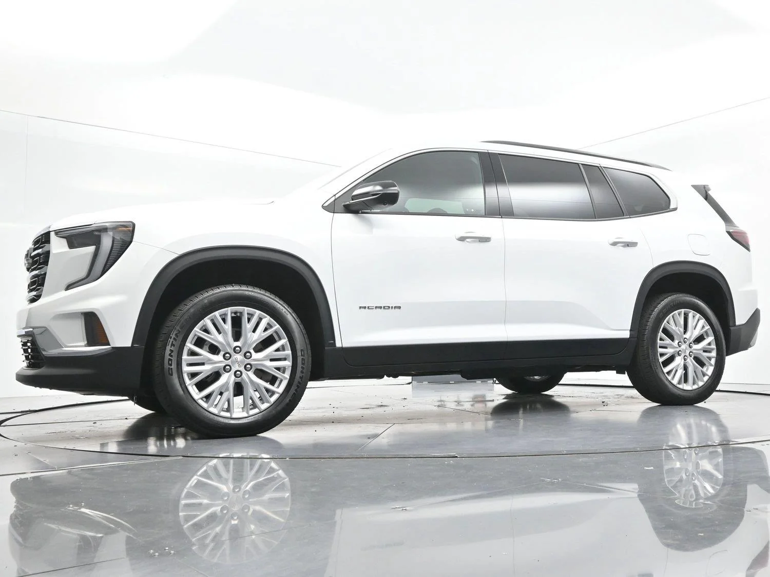 Used 2024 Summit White GMC FWD Elevation image 52