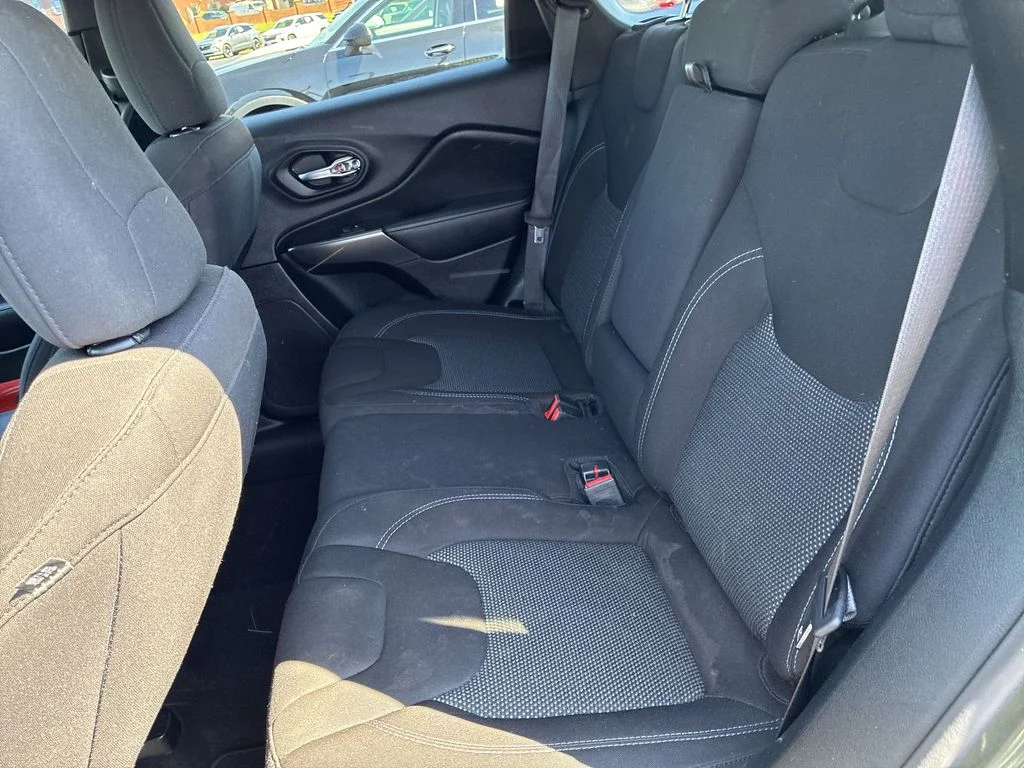 Used 2020 Green Jeep Latitude image 19