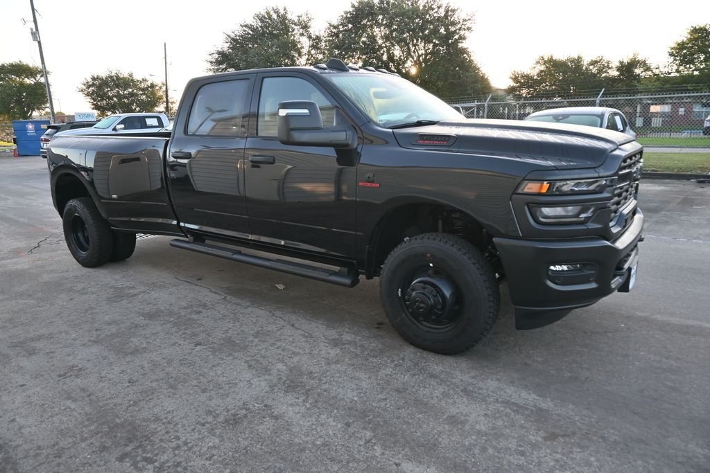 New 2026 Diamond Black Crystal Pearl-Coat Exterior Paint RAM Tradesman image 19