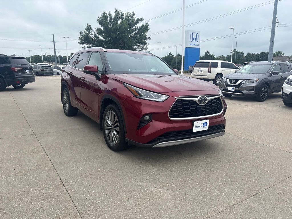 Used 2020 Pearl Toyota Platinum image 3