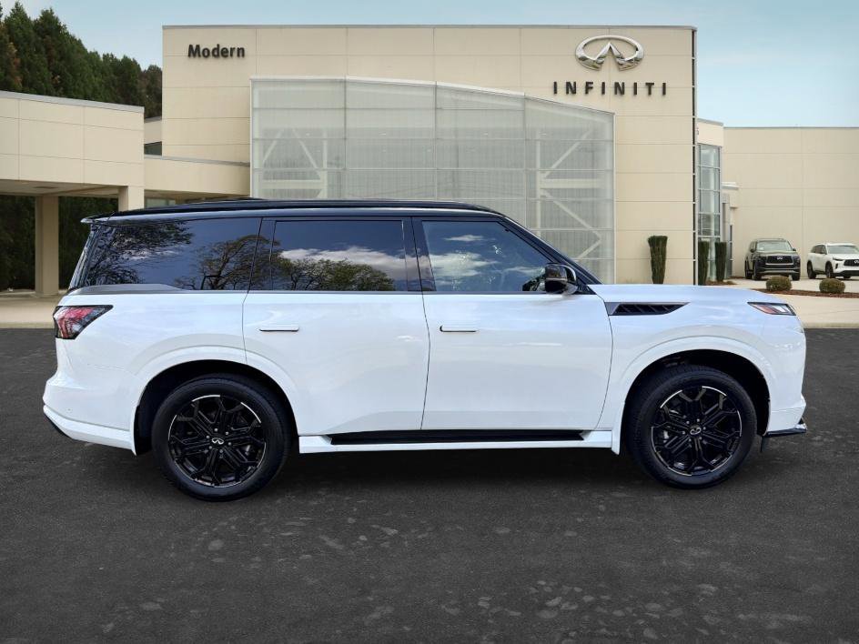 New 2026 2T RADIANT WHIT INFINITI SPORT image 4