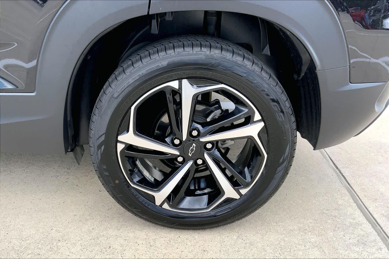 Used 2022 Mosaic Black Metallic Chevrolet RS image 11