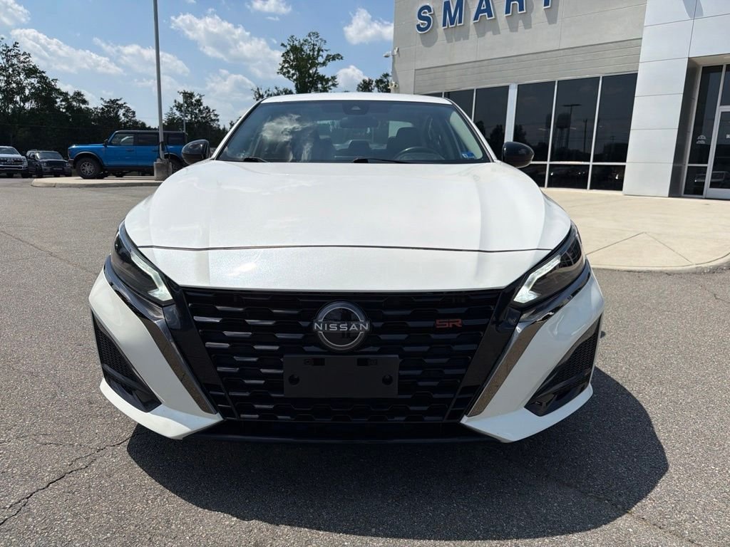 Used 2024 White Nissan 2.5 SR image 9