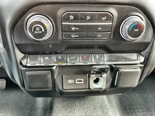Used 2022 White Chevrolet Custom image 18