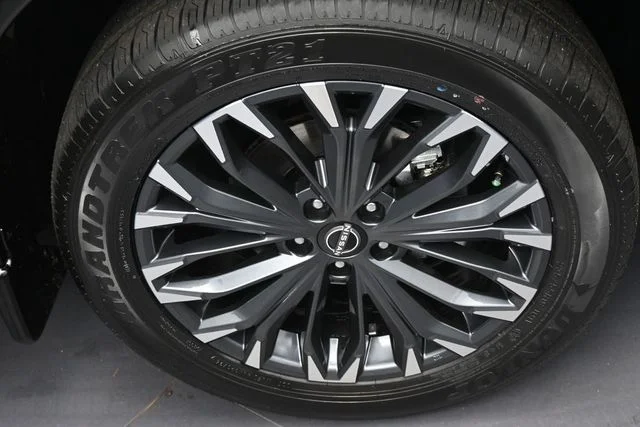 New 2026 Black Nissan Platinum image 32