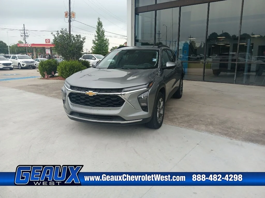 Used 2025 Gray Chevrolet LT image 4