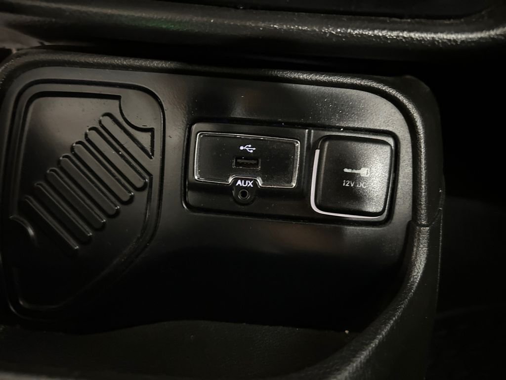 Used 2017 Black Jeep Latitude image 30