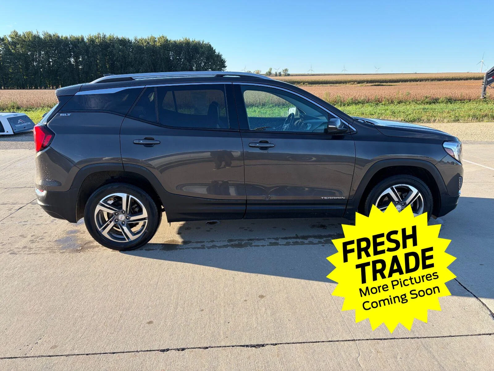 Used 2019 Graphite Gray Metallic GMC SLT image 5