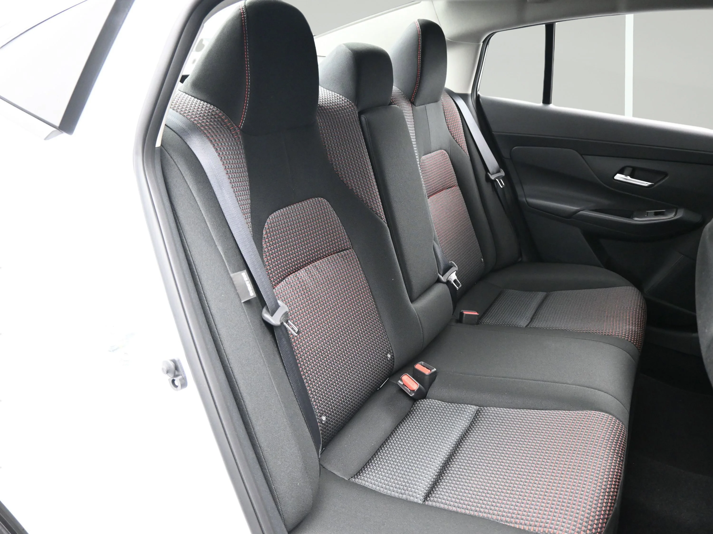 Certified Used 2026 Aspen White Tricoat Nissan SR image 13