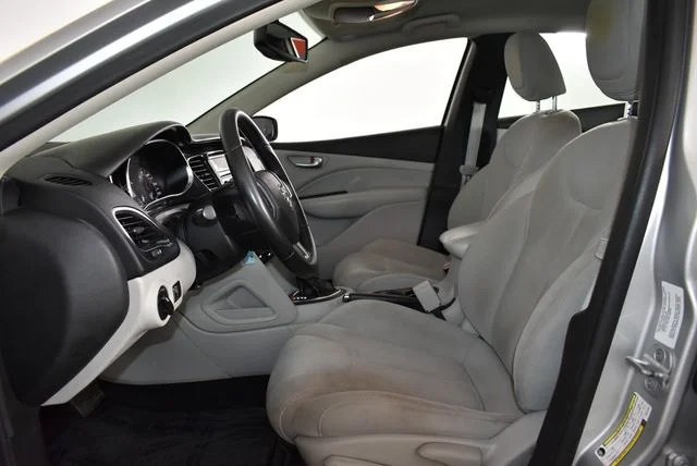 Used 2013 Silver Dodge SXT image 28