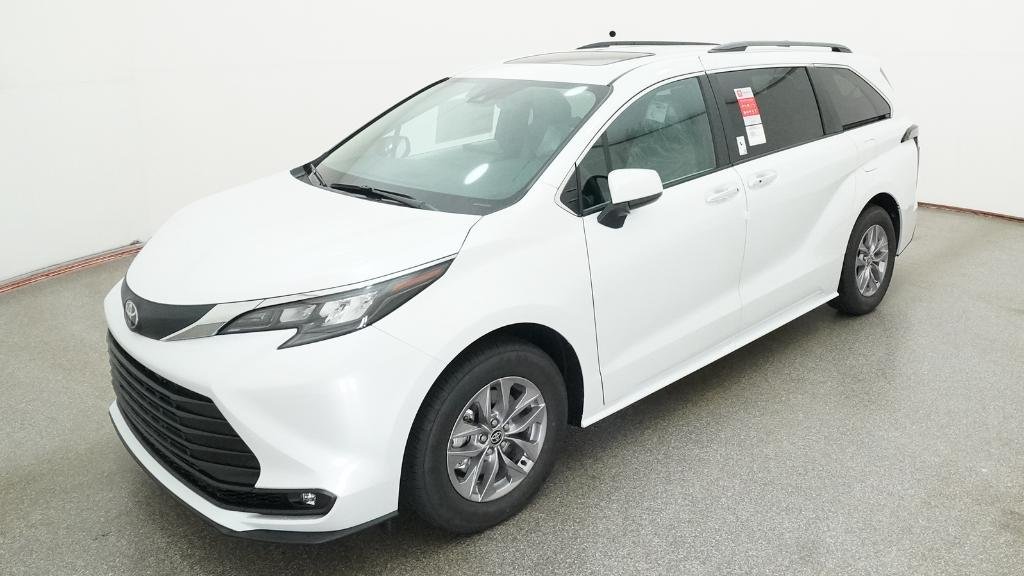 2026 Toyota Sienna XLE 7-Passenger Hybrid FWD's photo