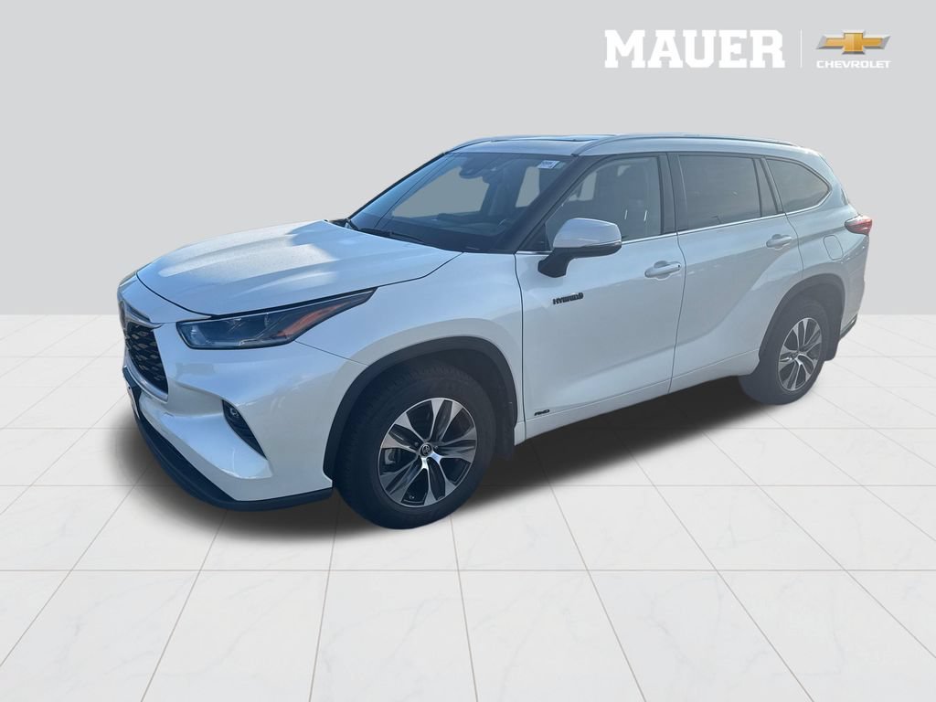 Used 2021 Toyota Highlander XLE with VIN 5TDGBRCH0MS530891 for sale in Inver Grove Heights, Minnesota