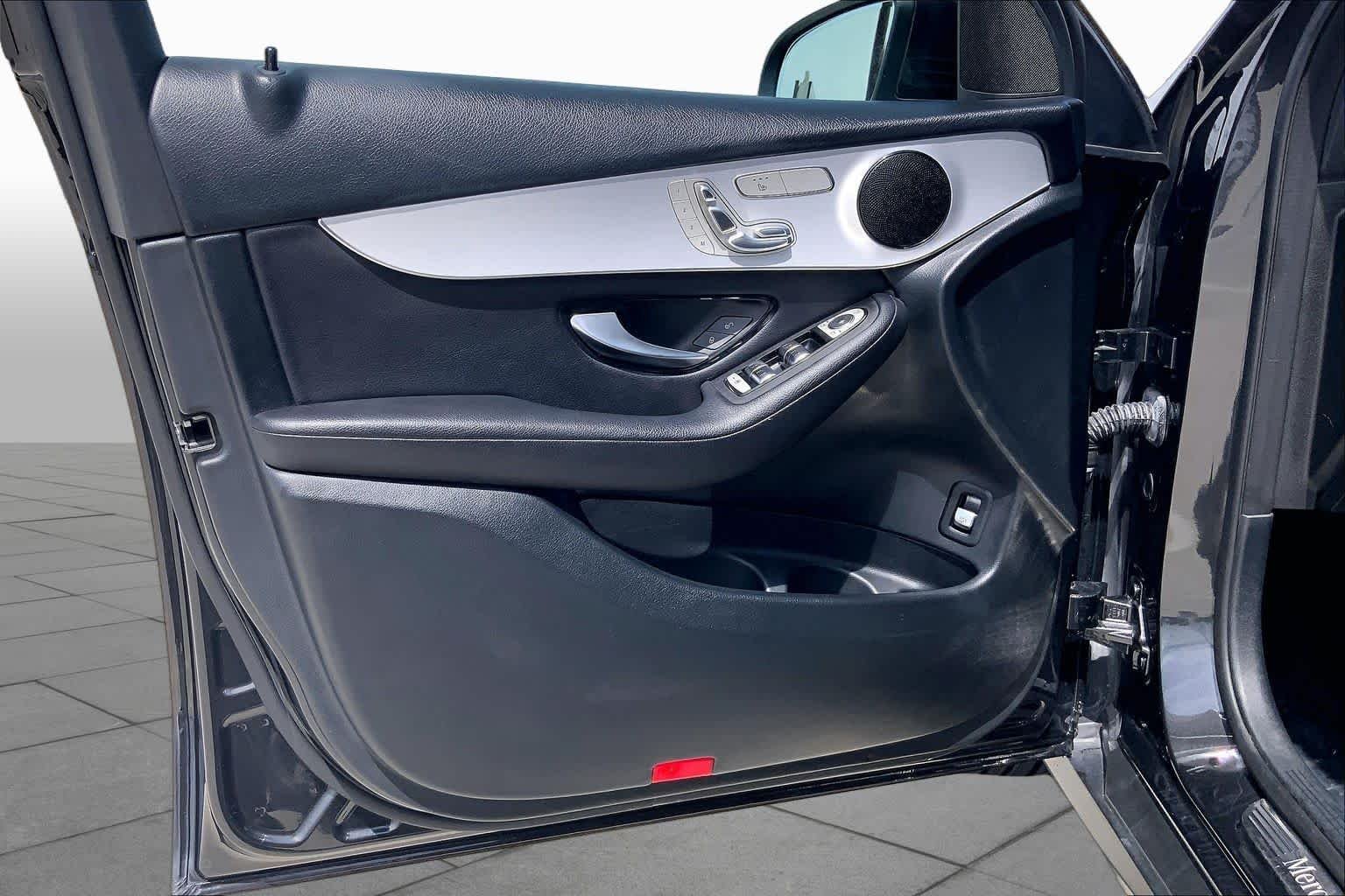 Used 2021 Graphite Grey Metallic Mercedes-Benz GLC 300 image 19