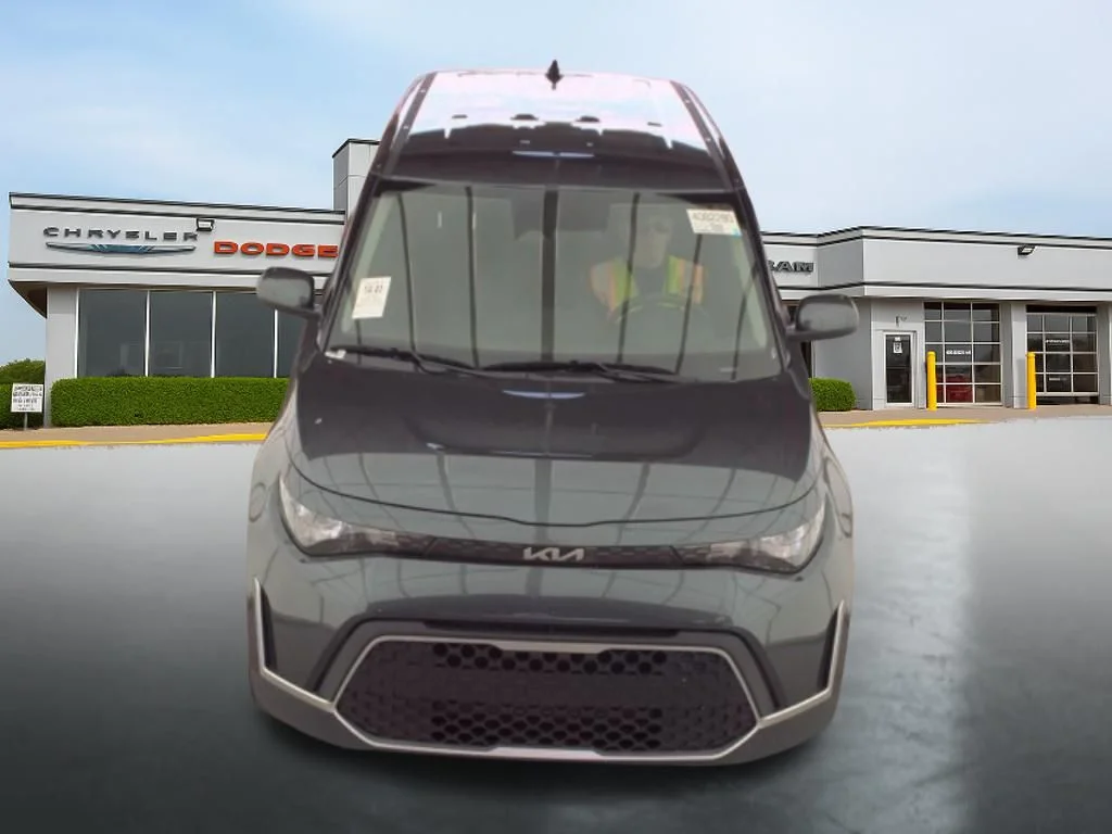Used 2025  Kia LX image 3