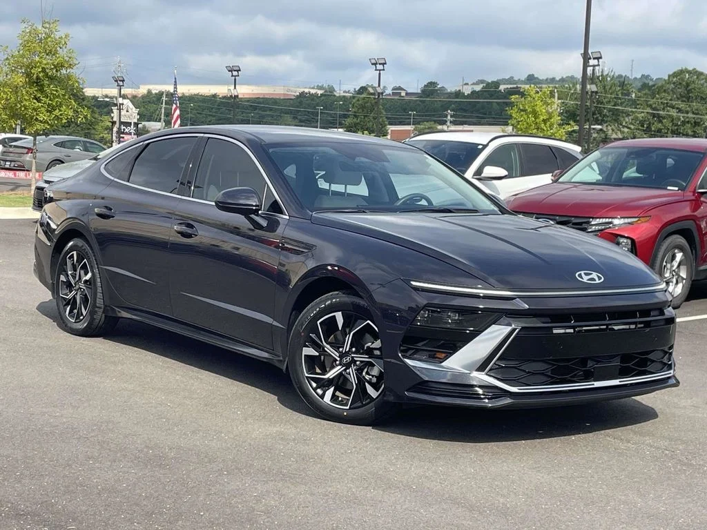 Certified Used 2024 Blue Hyundai SEL image 1