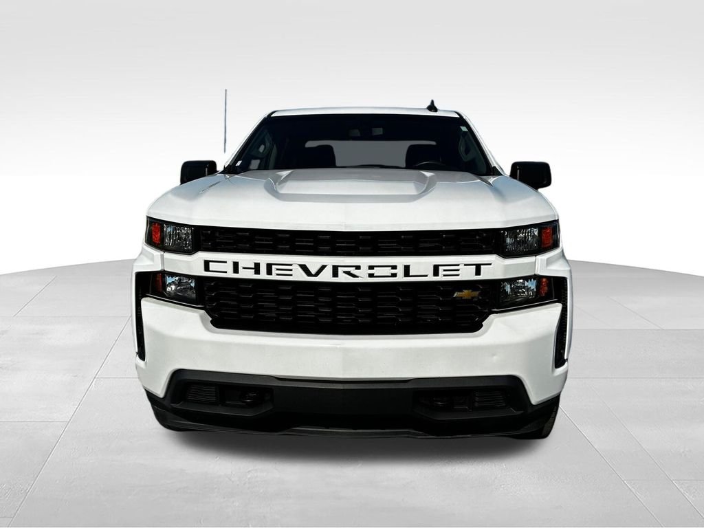 Used 2020 White Chevrolet Custom image 6