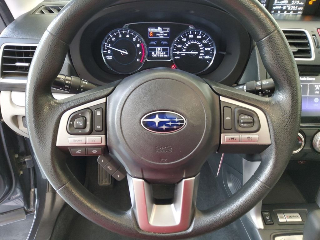 Used 2018 Gray Subaru 2.5i Premium image 9