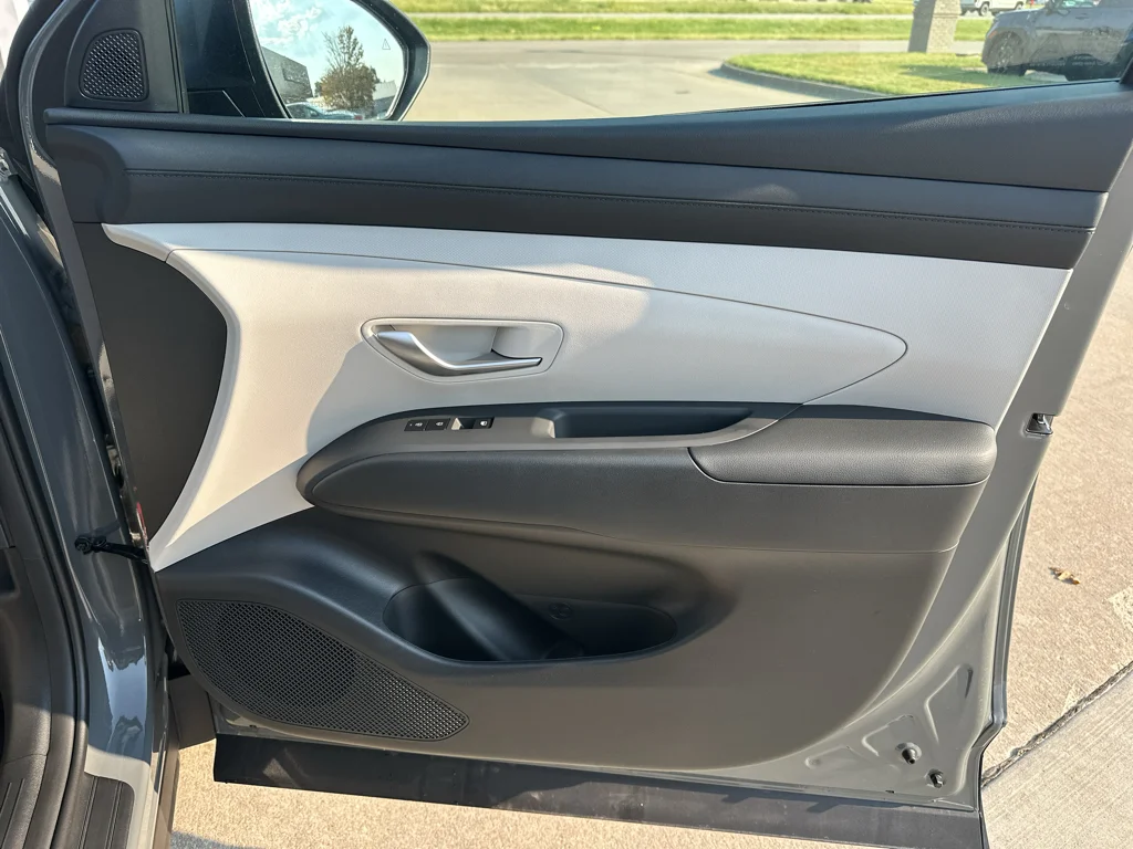 New 2026 Hampton Gray Hyundai SE image 28