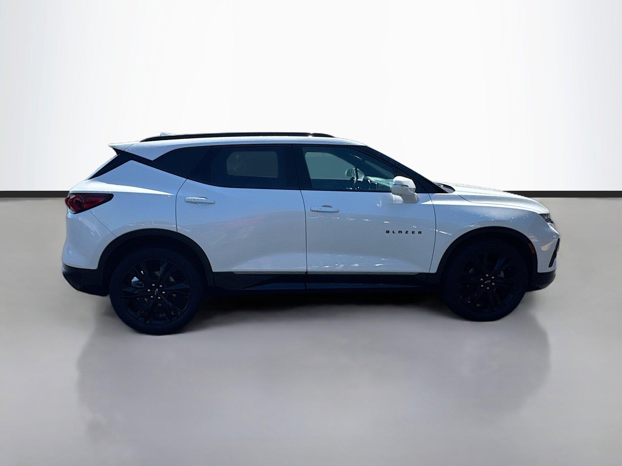 Used 2020 Iridescent Pearl Tricoat Chevrolet RS image 8
