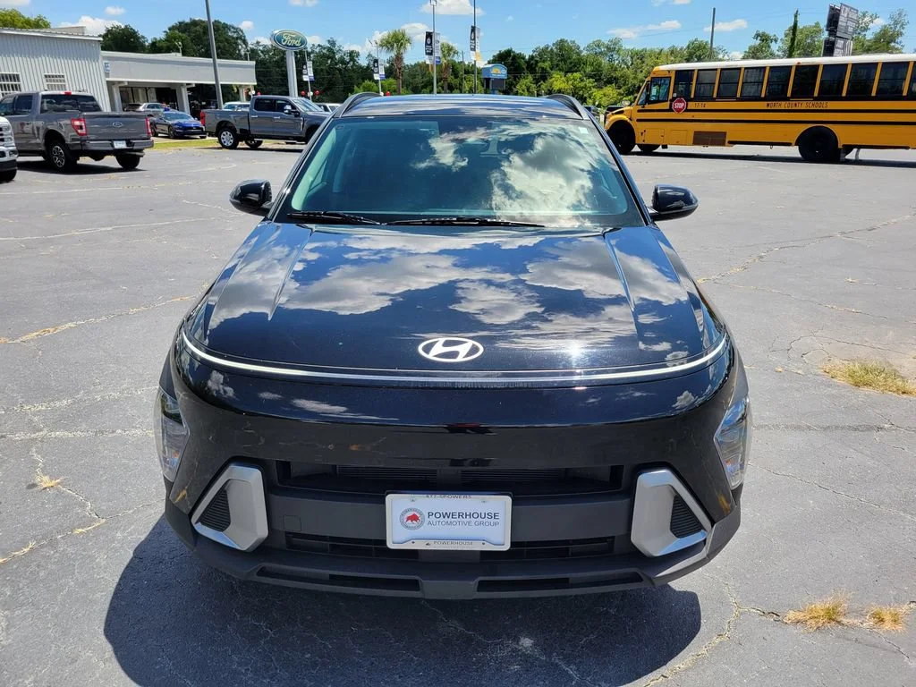 Used 2025 Black Hyundai SEL image 8