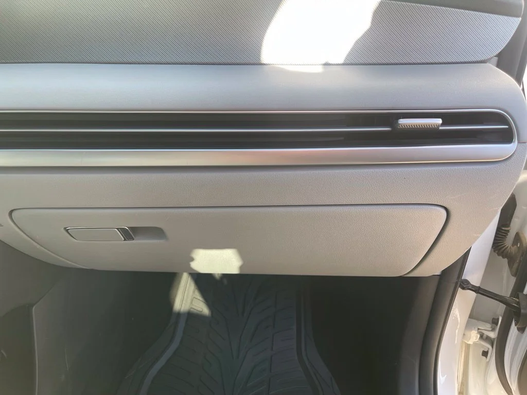 Used 2025 White Hyundai SEL image 34