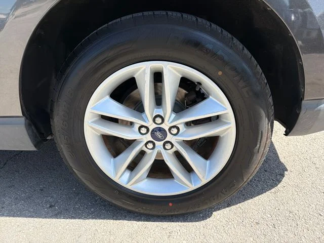 Used 2017 Gray Ford SEL image 31