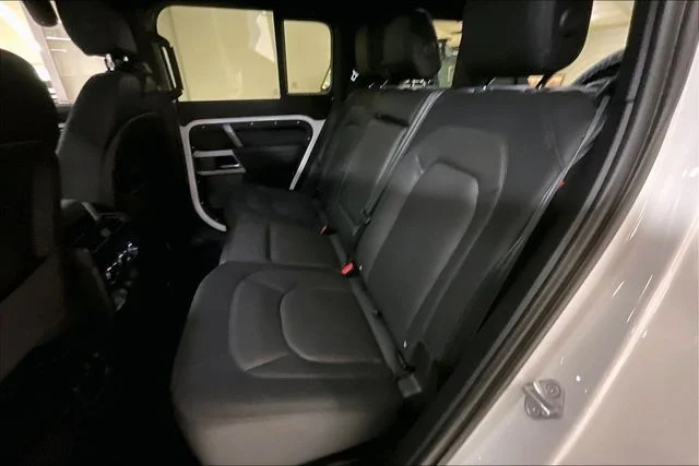 Used 2024 White Land Rover X-Dynamic SE image 14