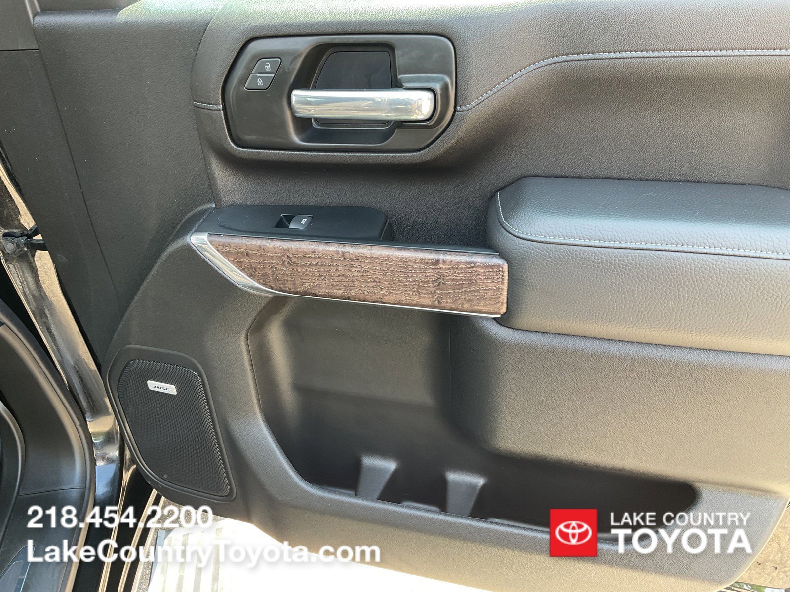 Used 2023  GMC Denali image 31