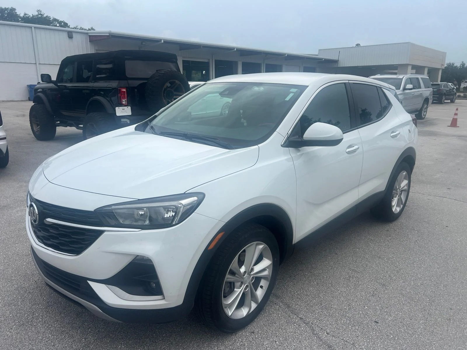 Used 2023 White Buick Preferred image 1