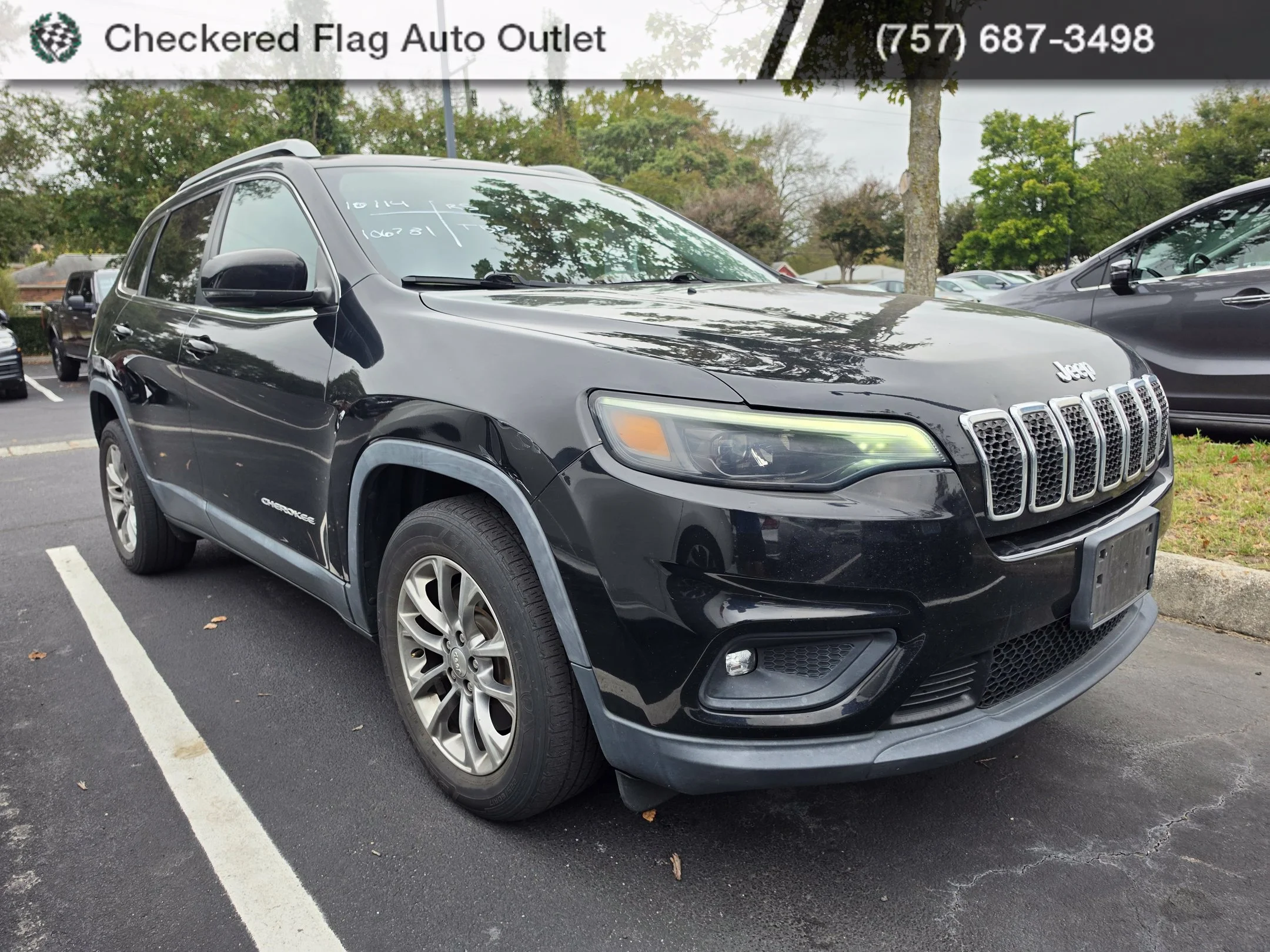 Used 2019 Diamond Black Jeep Latitude Plus image 3