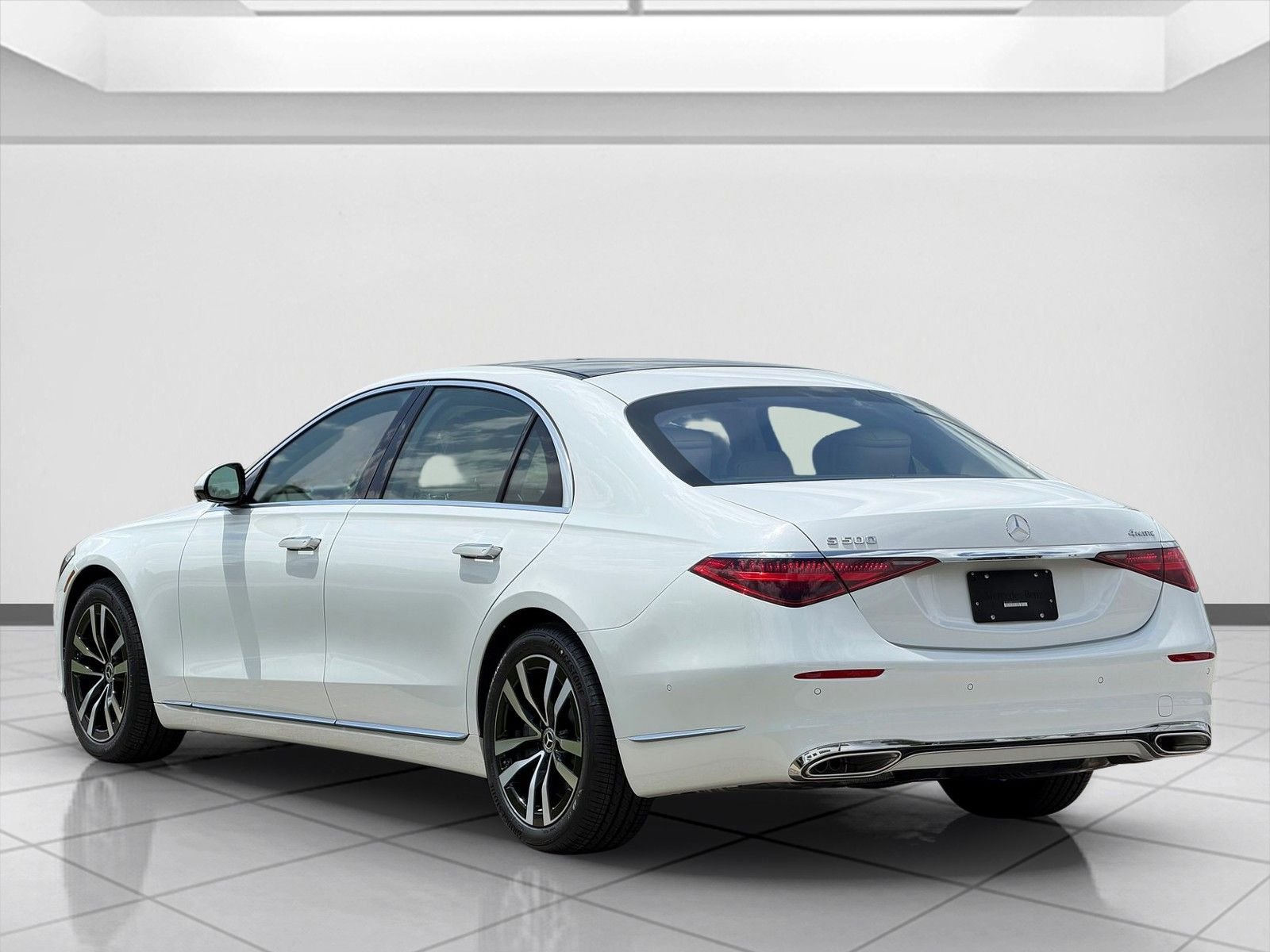 New 2026 MANUFAKTUR Moonlight White Metallic Mercedes-Benz S 500 image 4