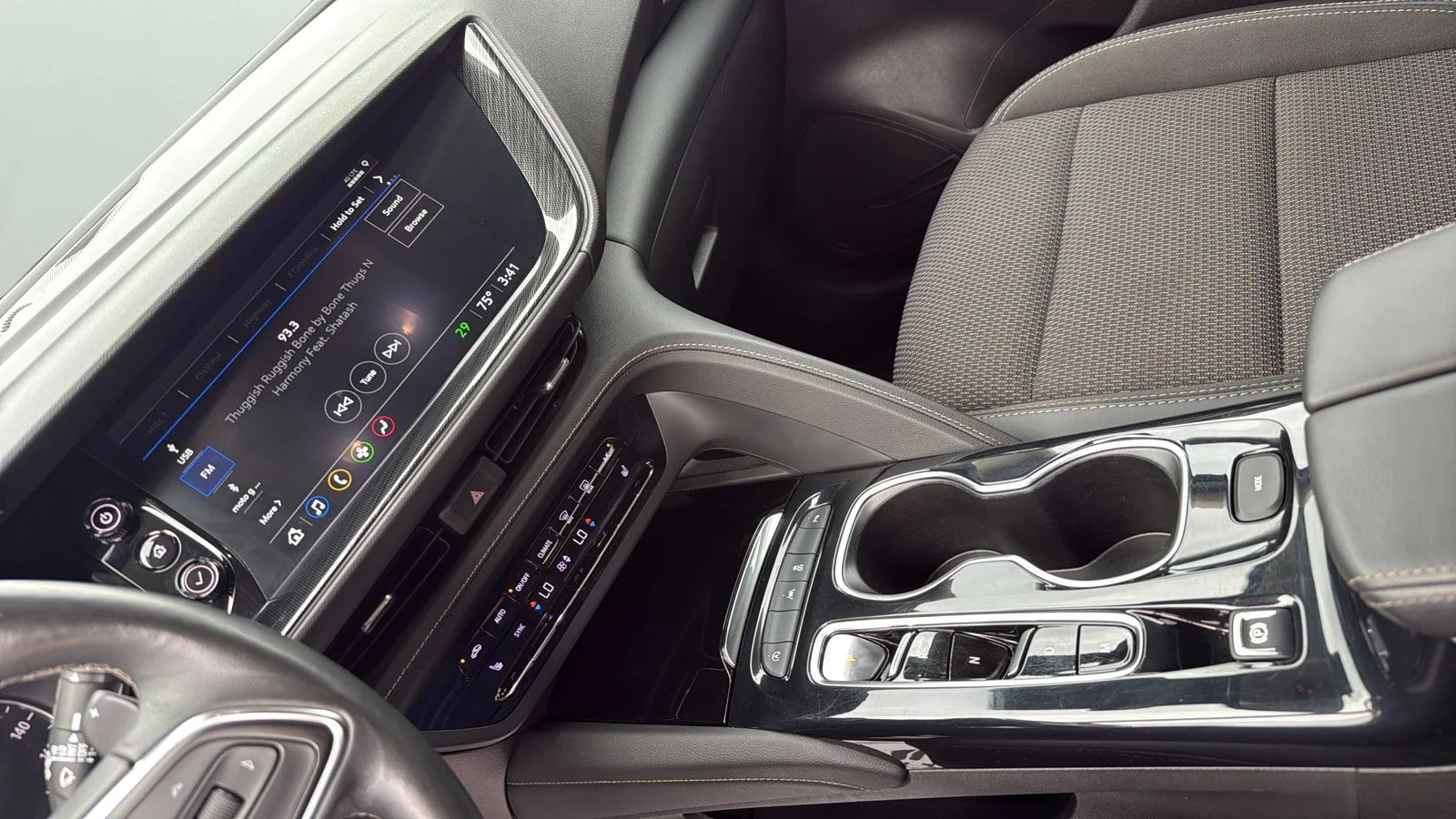 Used 2023 White Buick Preferred image 20