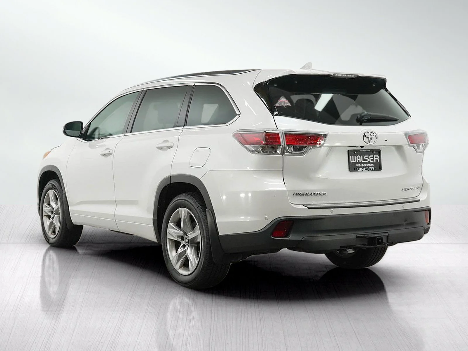 Used 2016 Blizzard Pearl Toyota  image 3