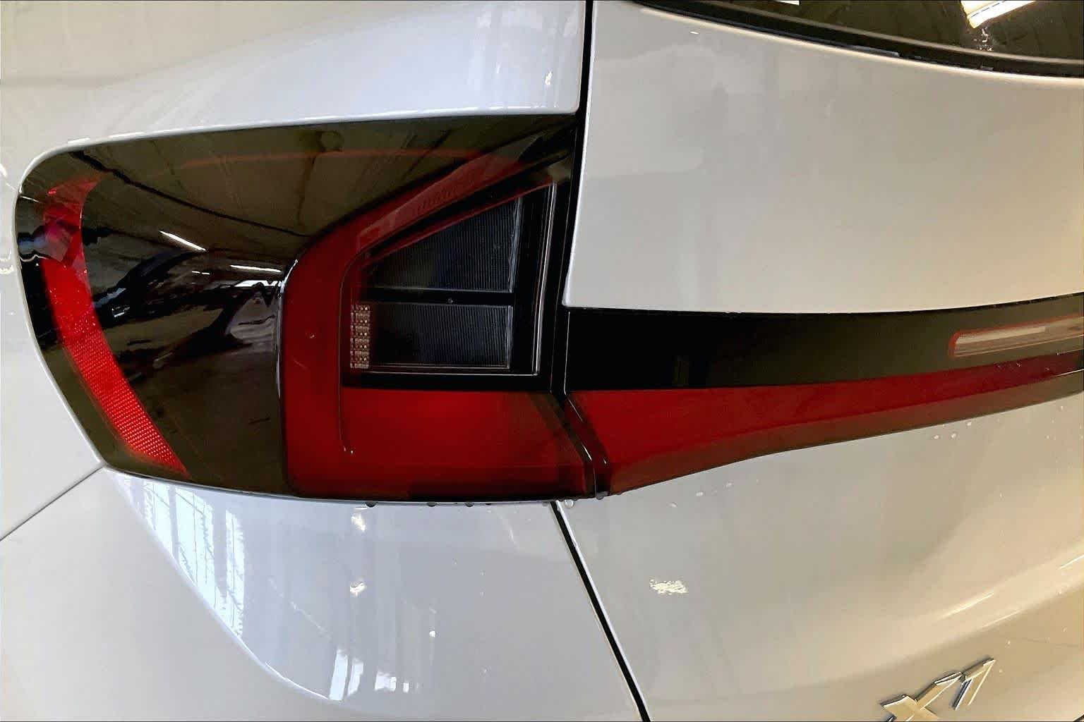 New 2026 Mineral White Metallic BMW xDrive28i image 14
